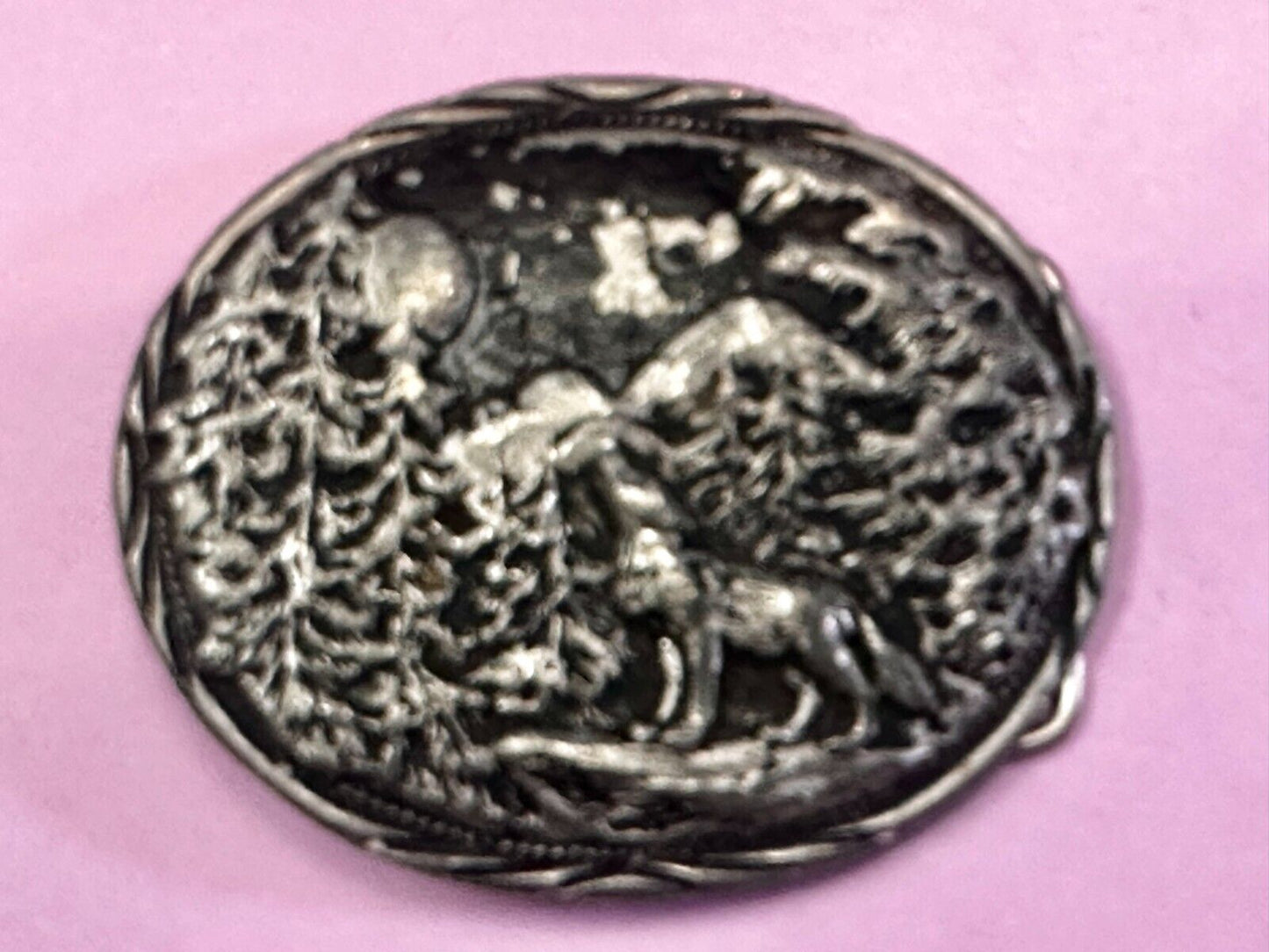 Alaska Wolf Howling at the Moon Vintage SSI Diamond Cut Belt Buckle Handmade USA