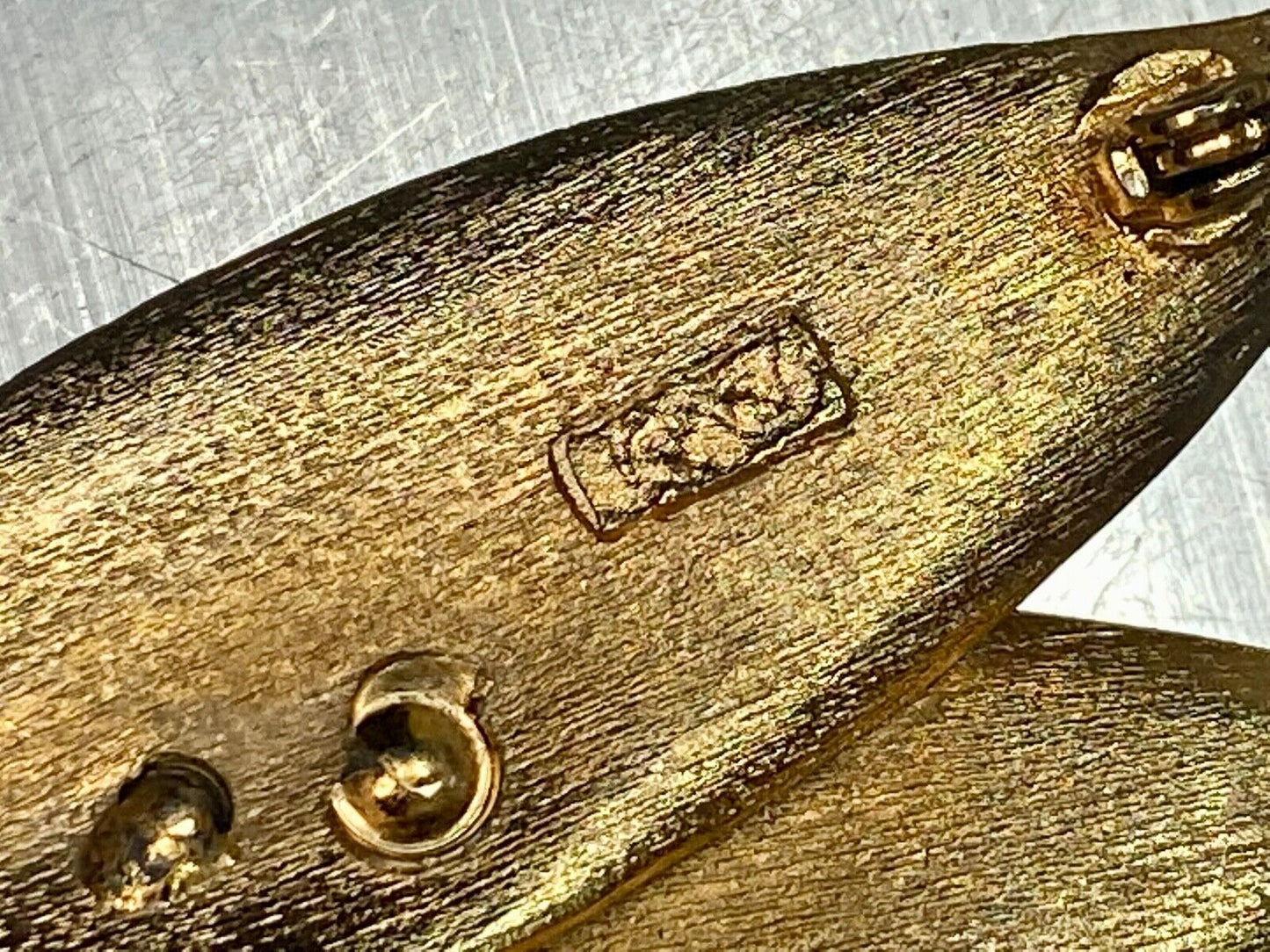 Unique Two Leaf Brushed And Etched Gold Tone Signed Quality Brooch Pin