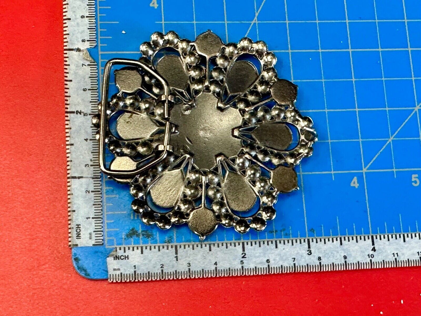 Vintage flowers star burst - multiple rhinestone's covering  belt buckle