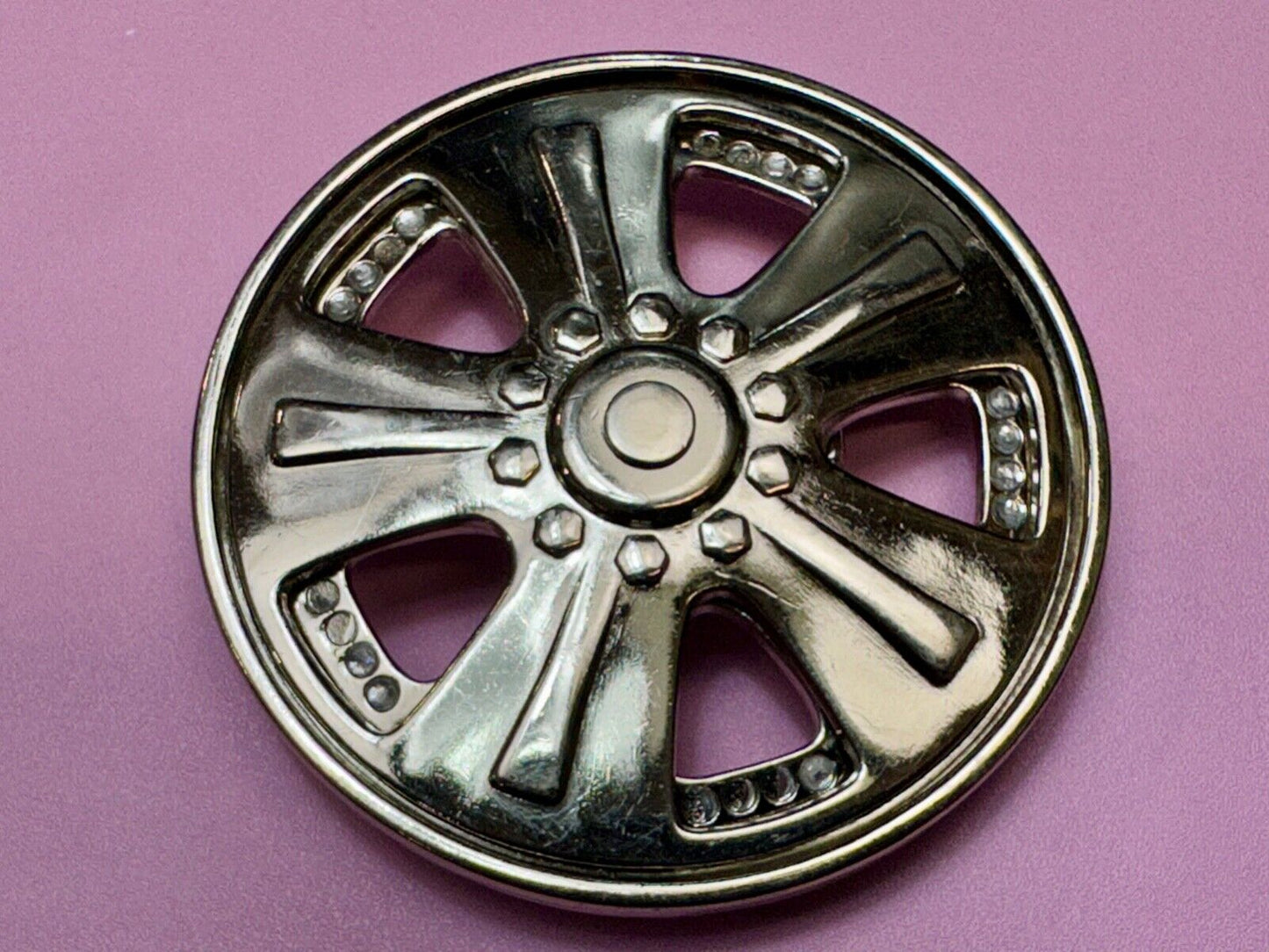 Tricked out Car Wheel Tire Rim silver color SPINNER moving belt buckle