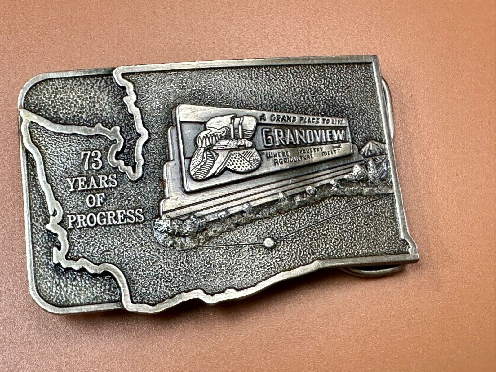 Vintage 1981  Grandview Oregon - A grand place to live - Lions Club belt buckle