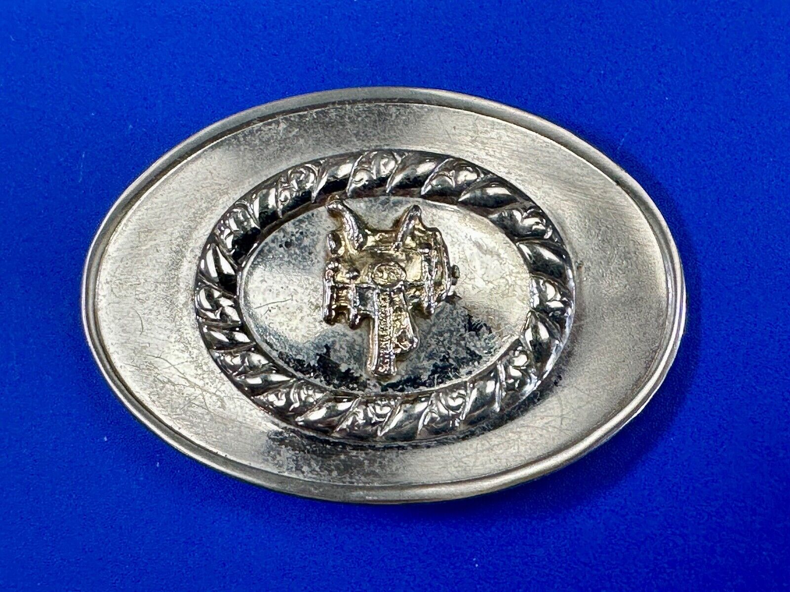 unique horse saddle Vintage oval multi ring belt buckle