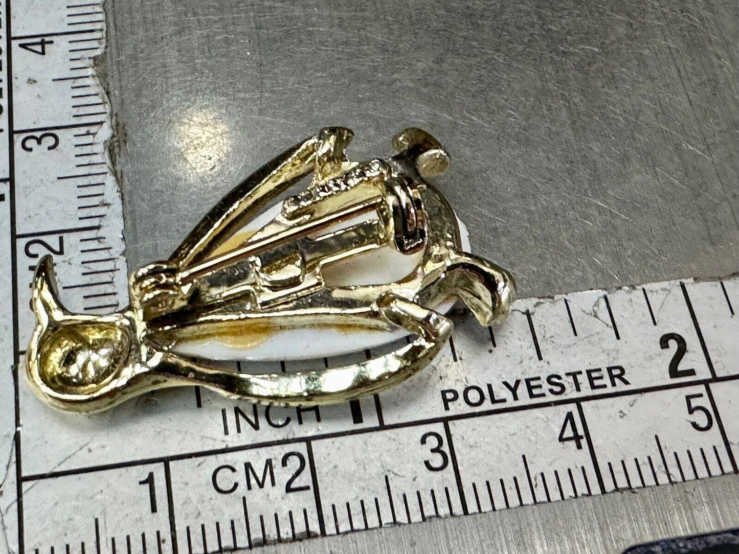 Adorable Penguin Gerrys vintage gold tone white belly brooch pin