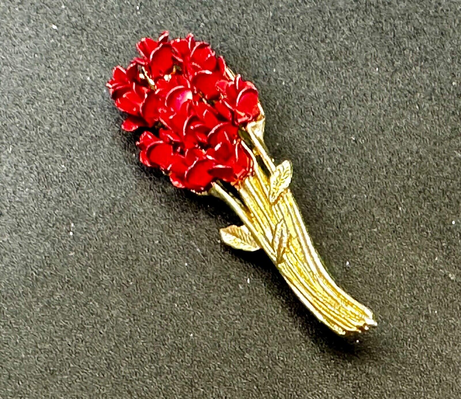 Valentines Day Gift? Red Roses Bouquet Gold Tone Brooch Pin Vintage Signed DM 97