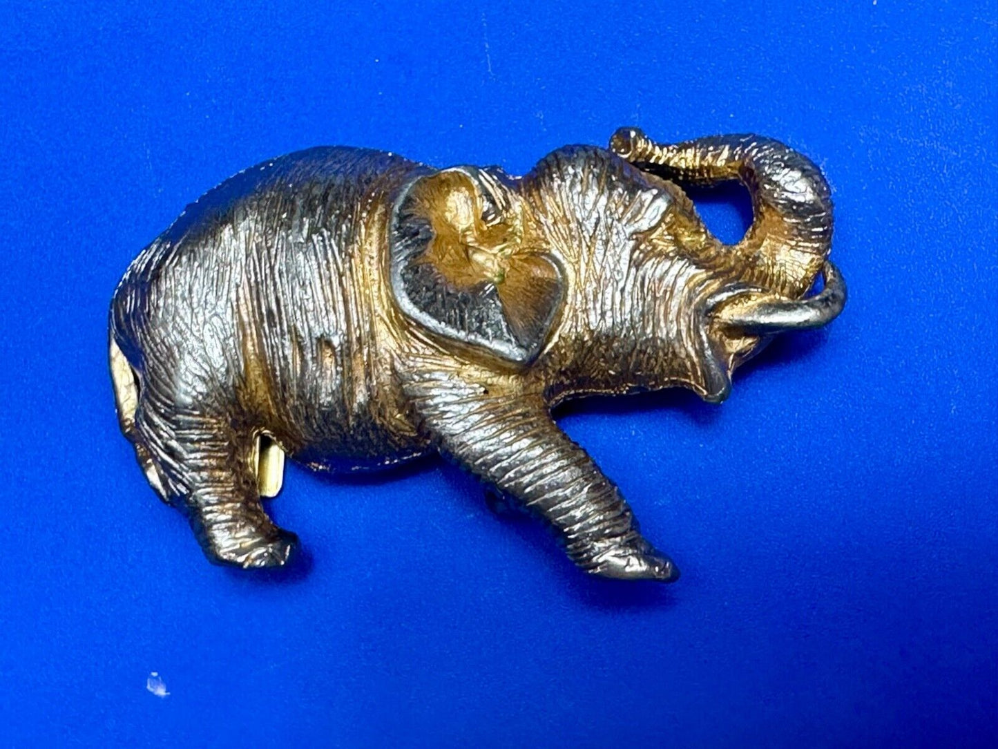 Adorable happy ELEPHANT lucky snout up!  -gold tone Vintage belt buckle
