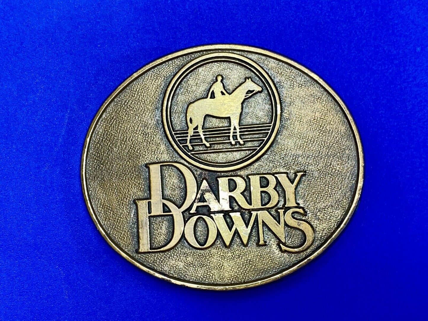 VINTAGE 1970s DARBY DOWNS HORSE RACETRACK BRASS TONE BELT BUCKLE by RJ