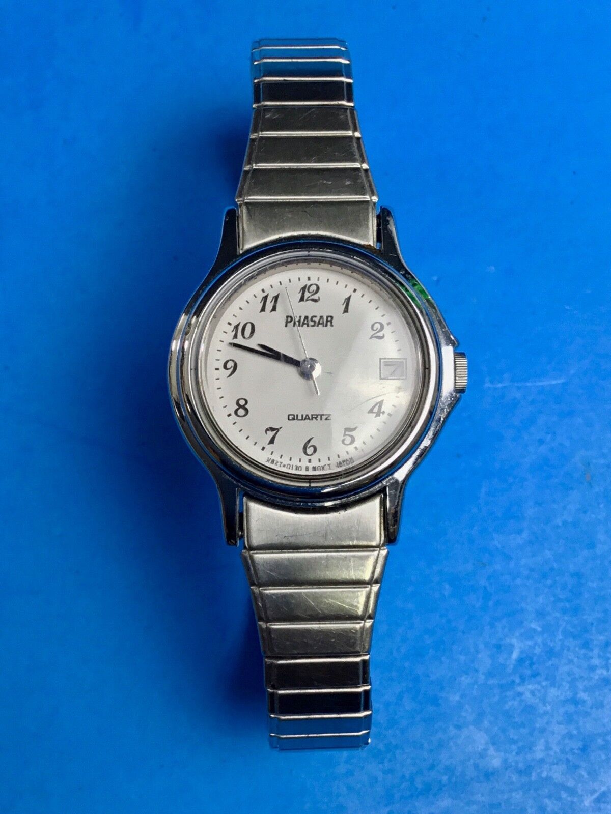 Vintage  Ladies Silver Tone Watch Phasar Quartz Date Stretch V227-0130 R 