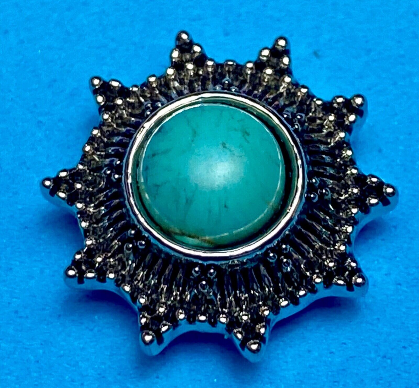 Turquoise colored centerpiece sunburst 18mm Ginger Snap Magnolia And Vine
