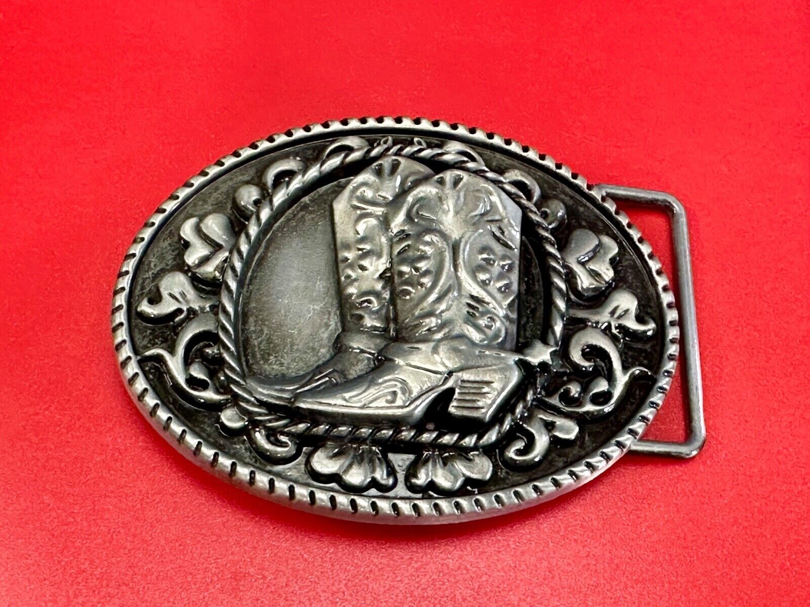 Western Cowboy Boots Belt Buckle with ornate flower swirl and rope boarder