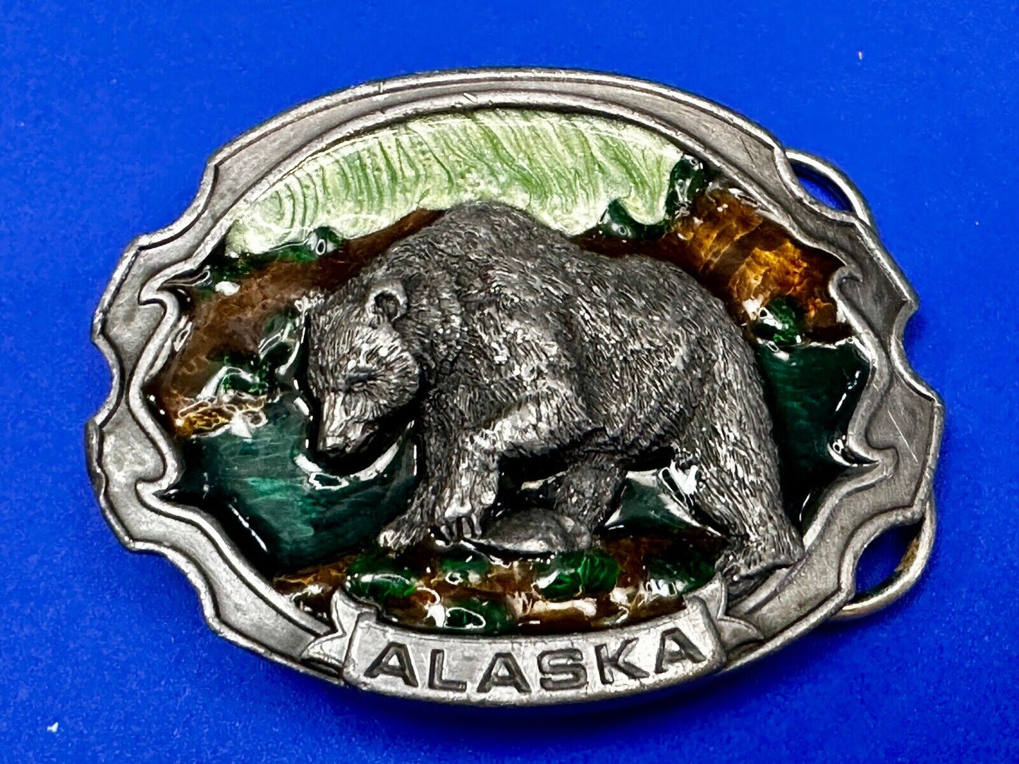 Alaska Bear drinking from stream Vintage 1986 Siskiyou V-55 Belt Buckle