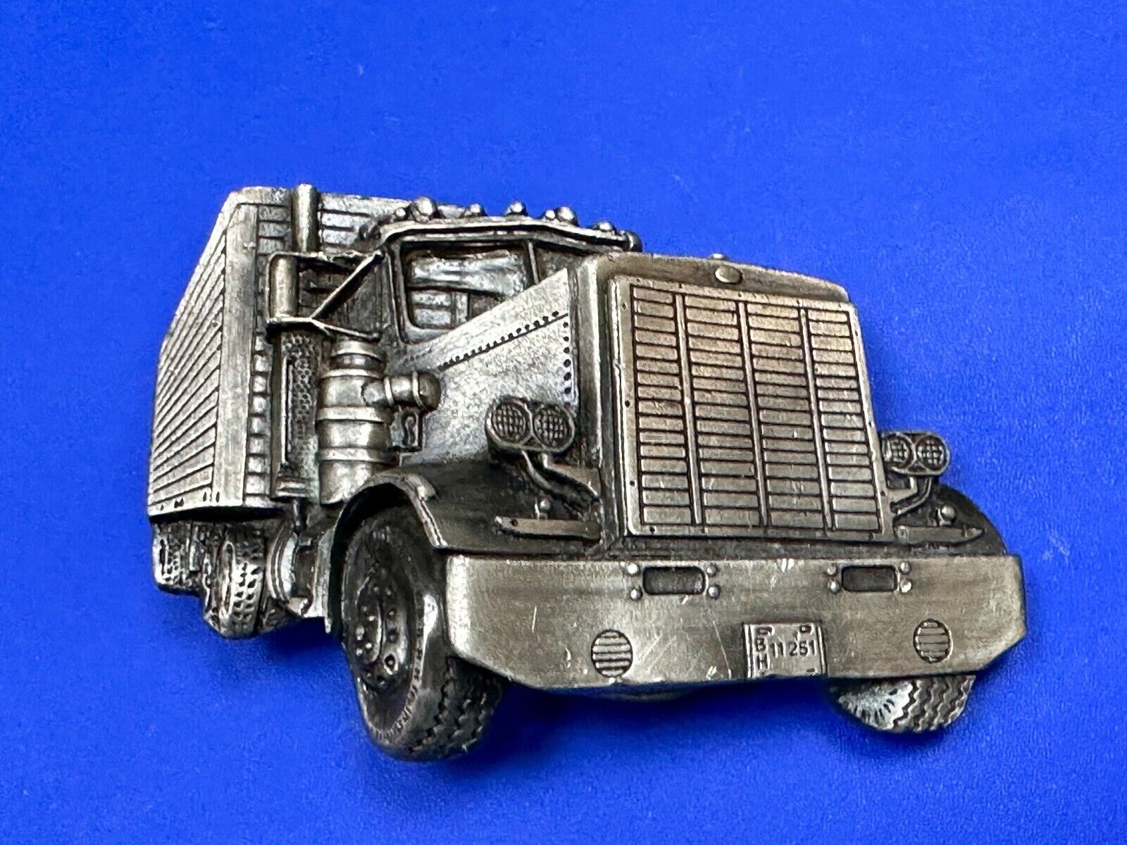 Vintage Cutout SEMI Truck Big Rig Cab USA made belt buckle Y-86