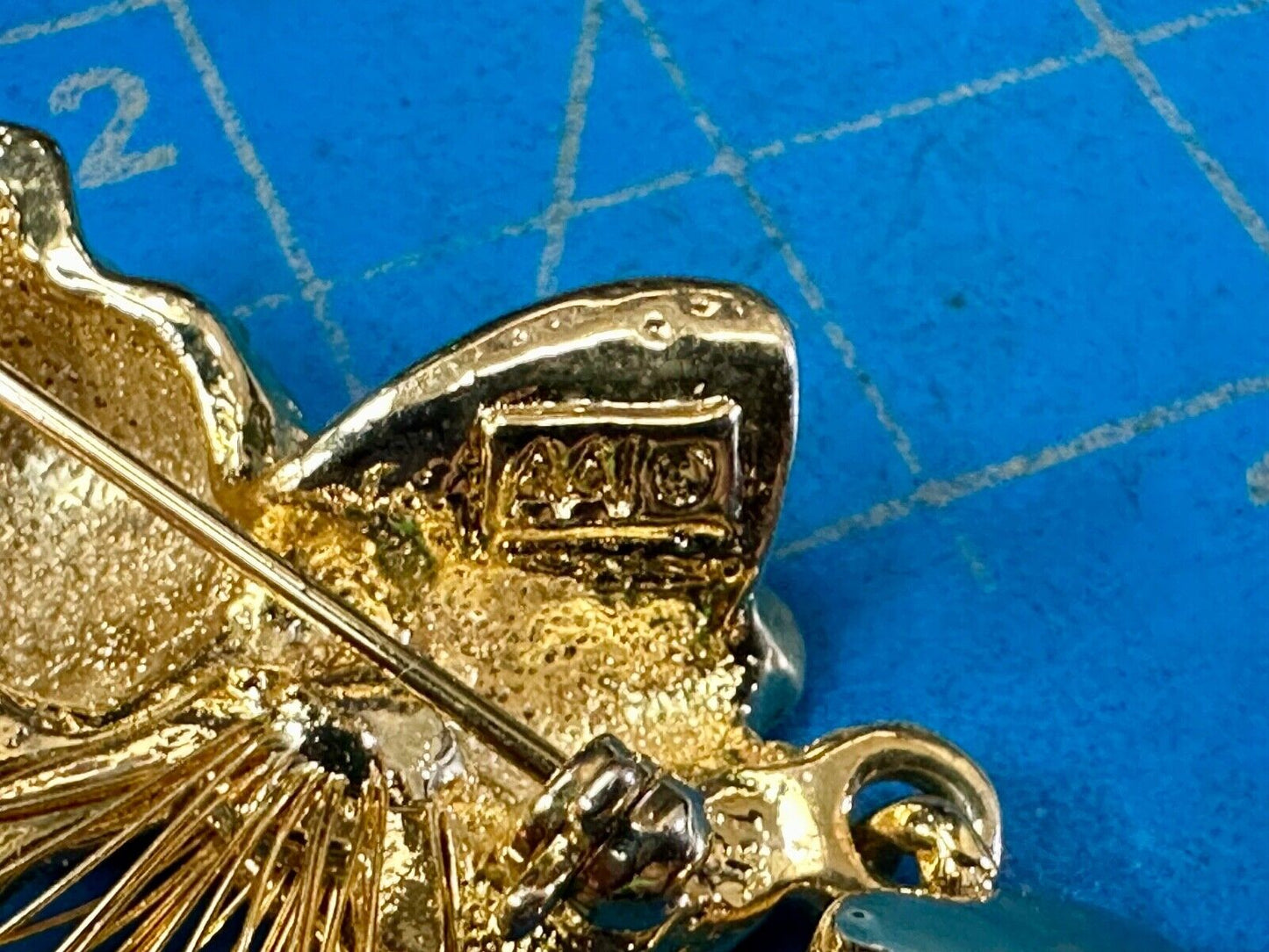 Angle with wings and Heart dangle beautiful AAI vintage brooch pin