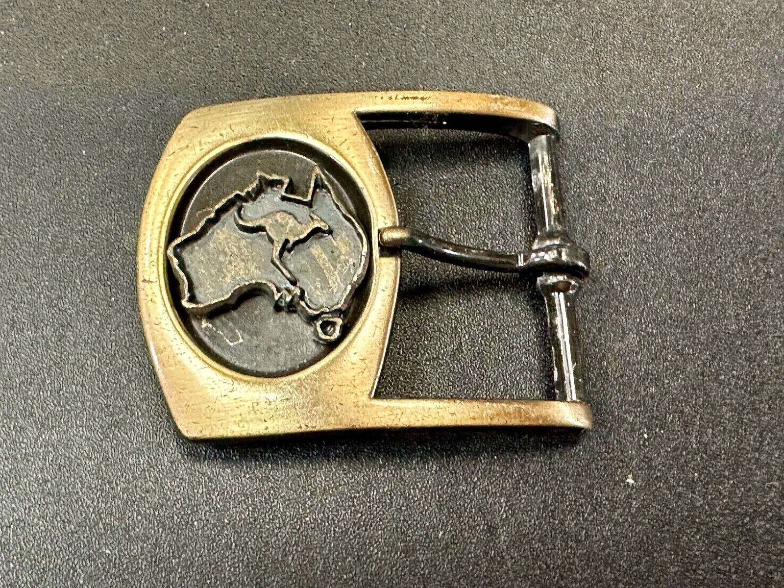 Australia Shape Hopping Kangaroo SMALL replacement brass tone 1" belt buckle