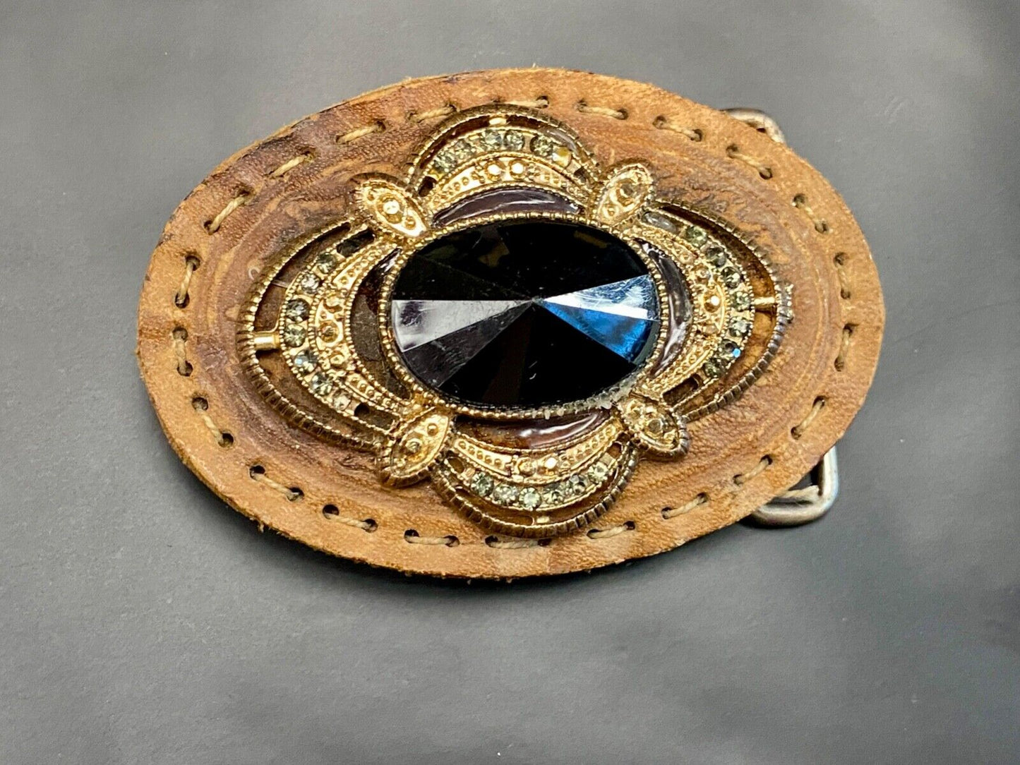 Vintage Leather oval belt buckle with cracked Oval Cab style center belt buckle