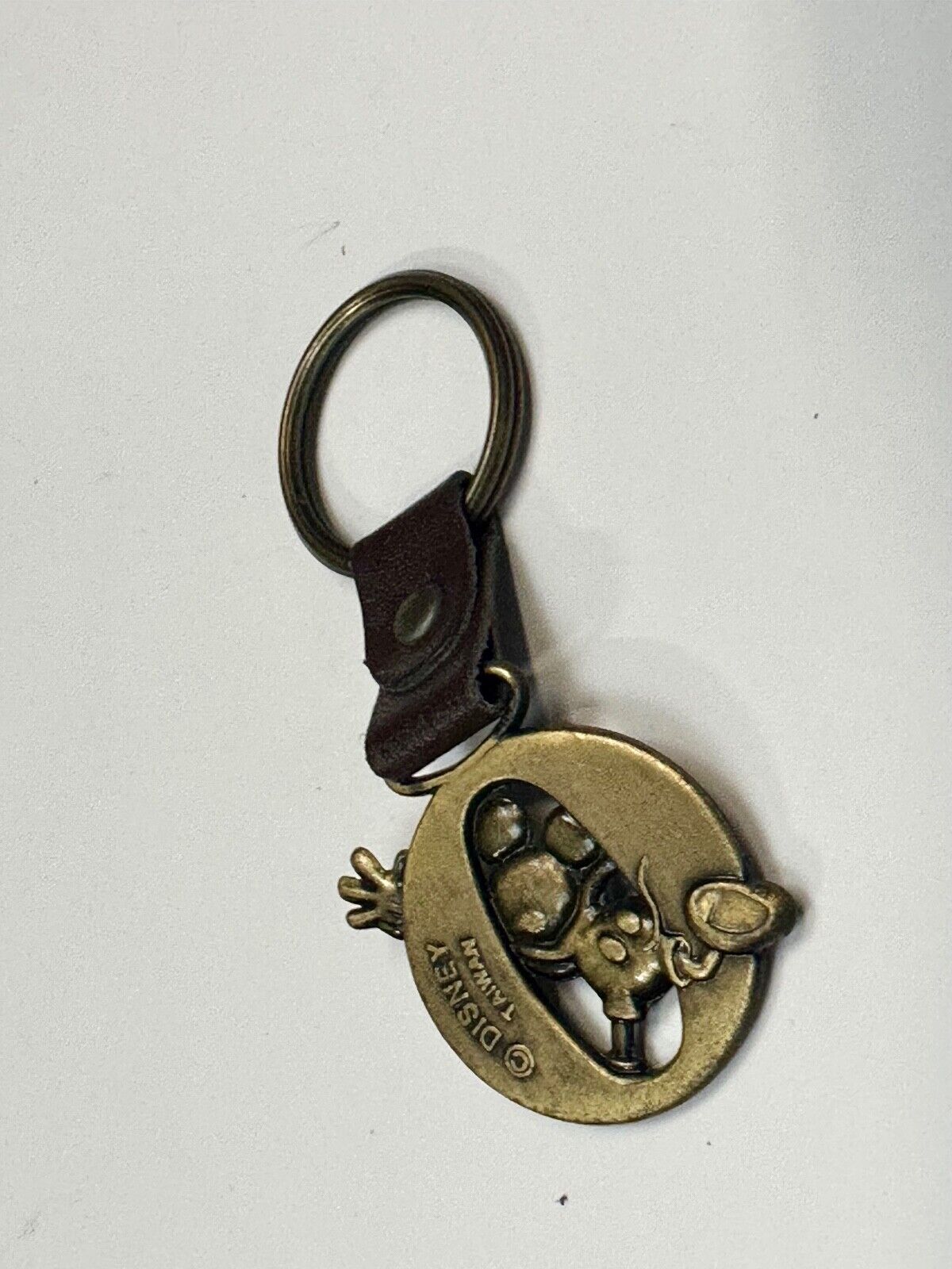 VINTAGE LETTER INITIAL O  MICKEY MOUSE DISNEY KEYCHAIN BRASS and LEATHER FOB