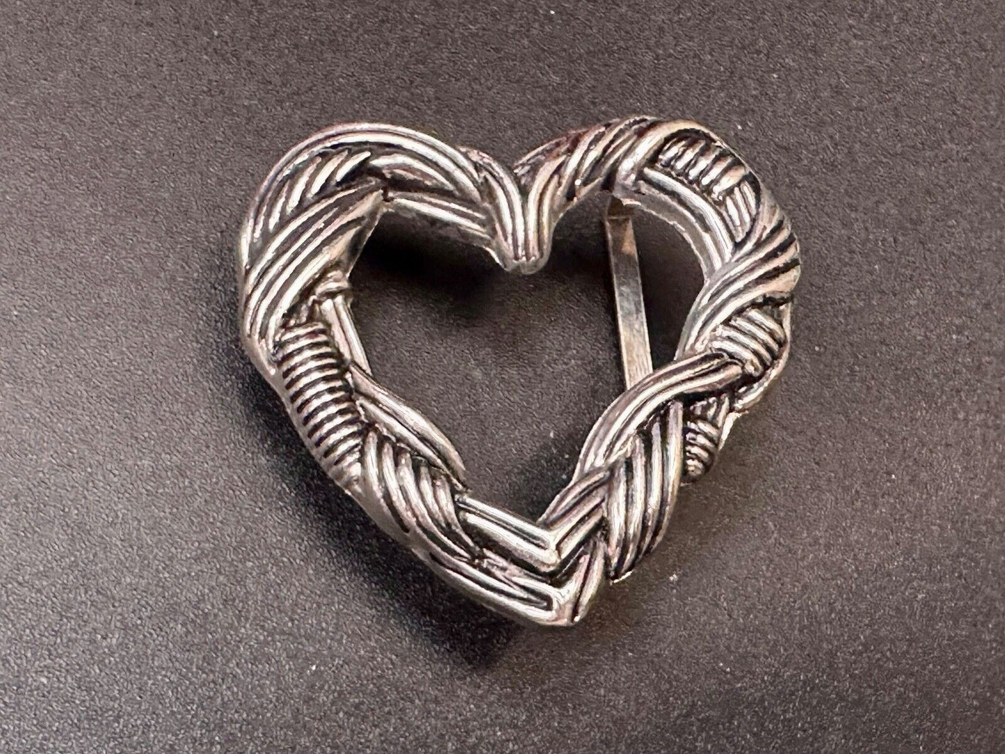 Adorable Twisted HEART - rope wire pattern small 2" wide cutout belt buckle