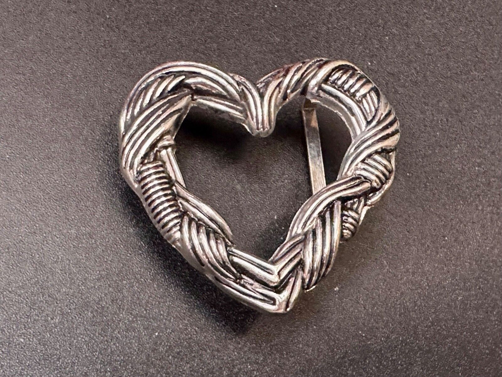 Adorable Twisted HEART - rope wire pattern small 2" wide cutout belt buckle