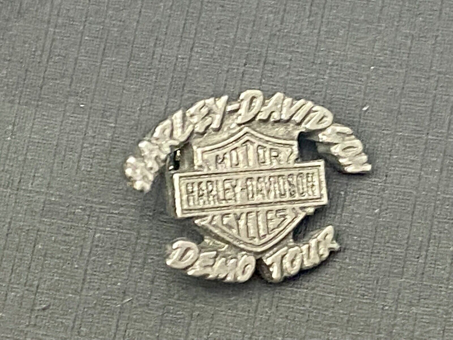 Vintage Harley Davidson Demo Tour  Motorcycles Jacket Hat Shirt Rocker Pin 