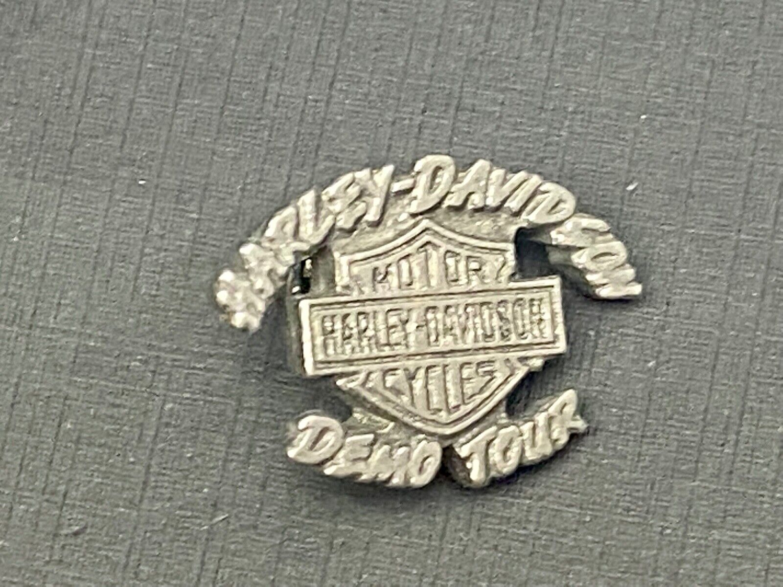 Vintage Harley Davidson Demo Tour  Motorcycles Jacket Hat Shirt Rocker Pin 