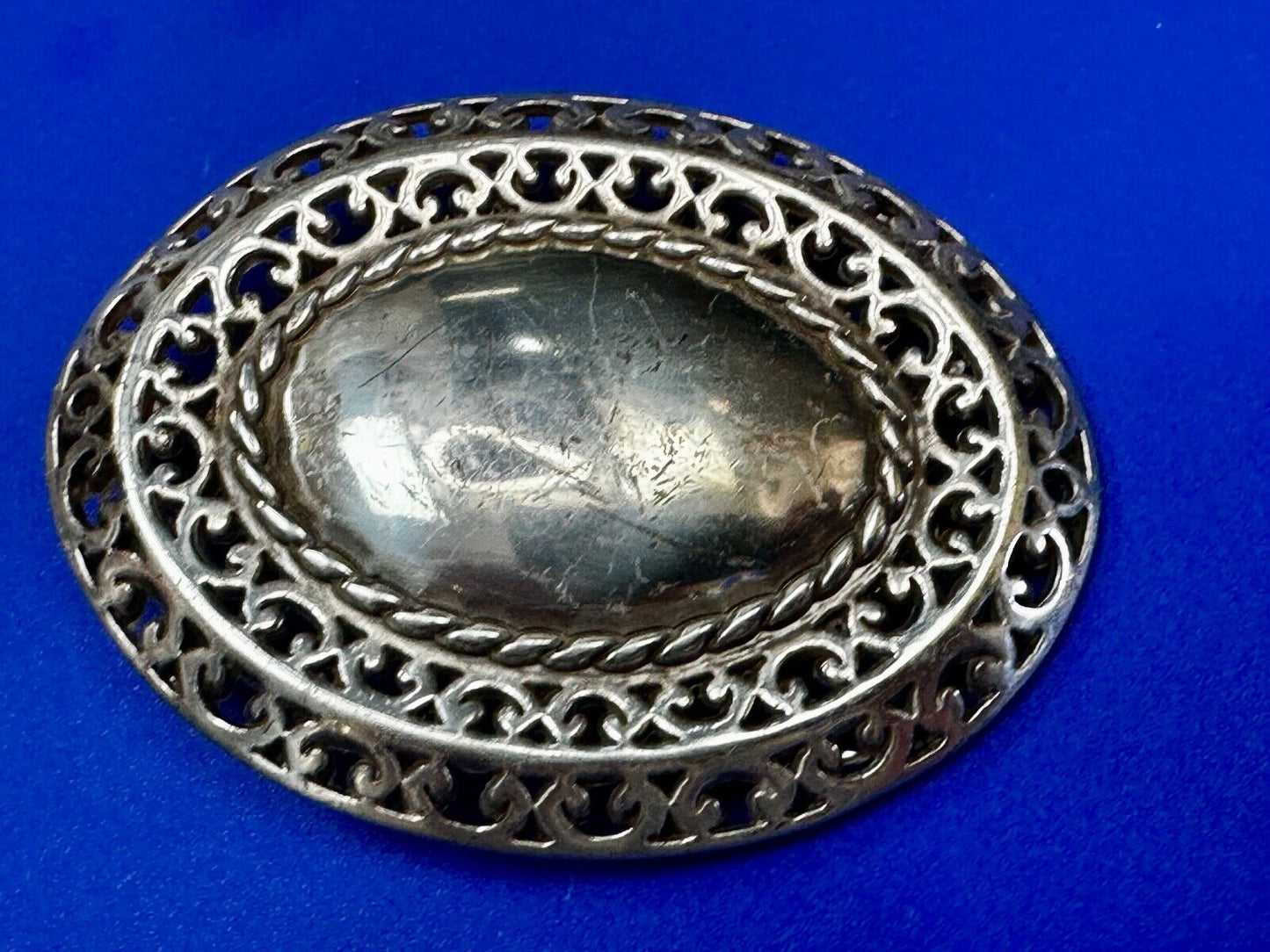 Unique silver color see through oval ornate Belt Buckle