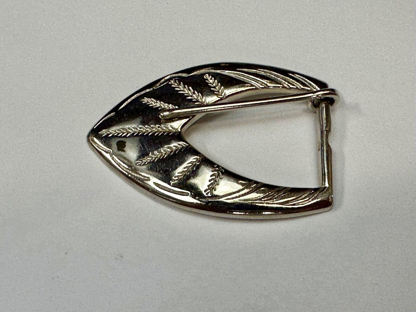 Vintage gold tone pointed Triangle Leaf theme replacement belt buckle