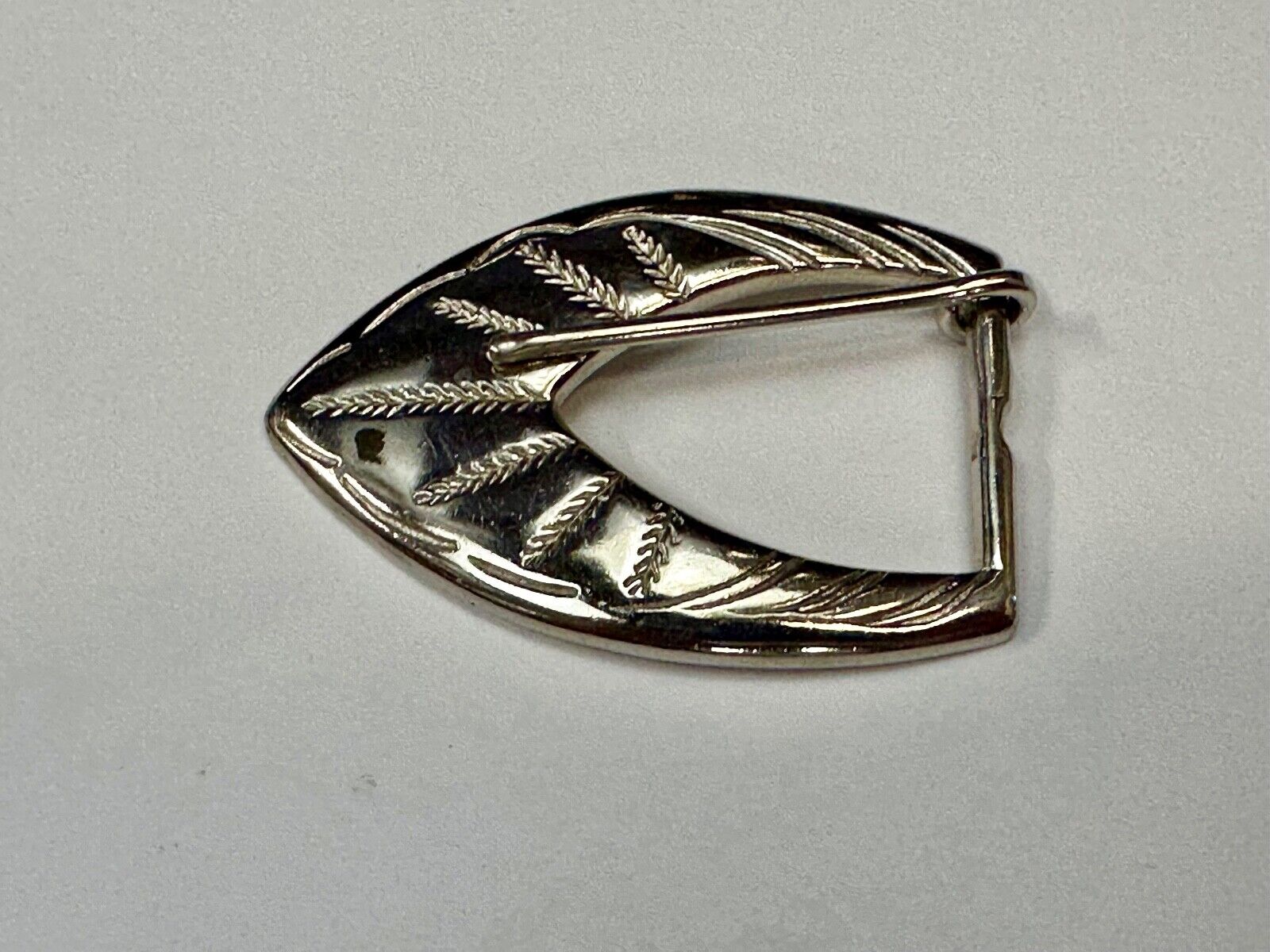Vintage gold tone pointed Triangle Leaf theme replacement belt buckle