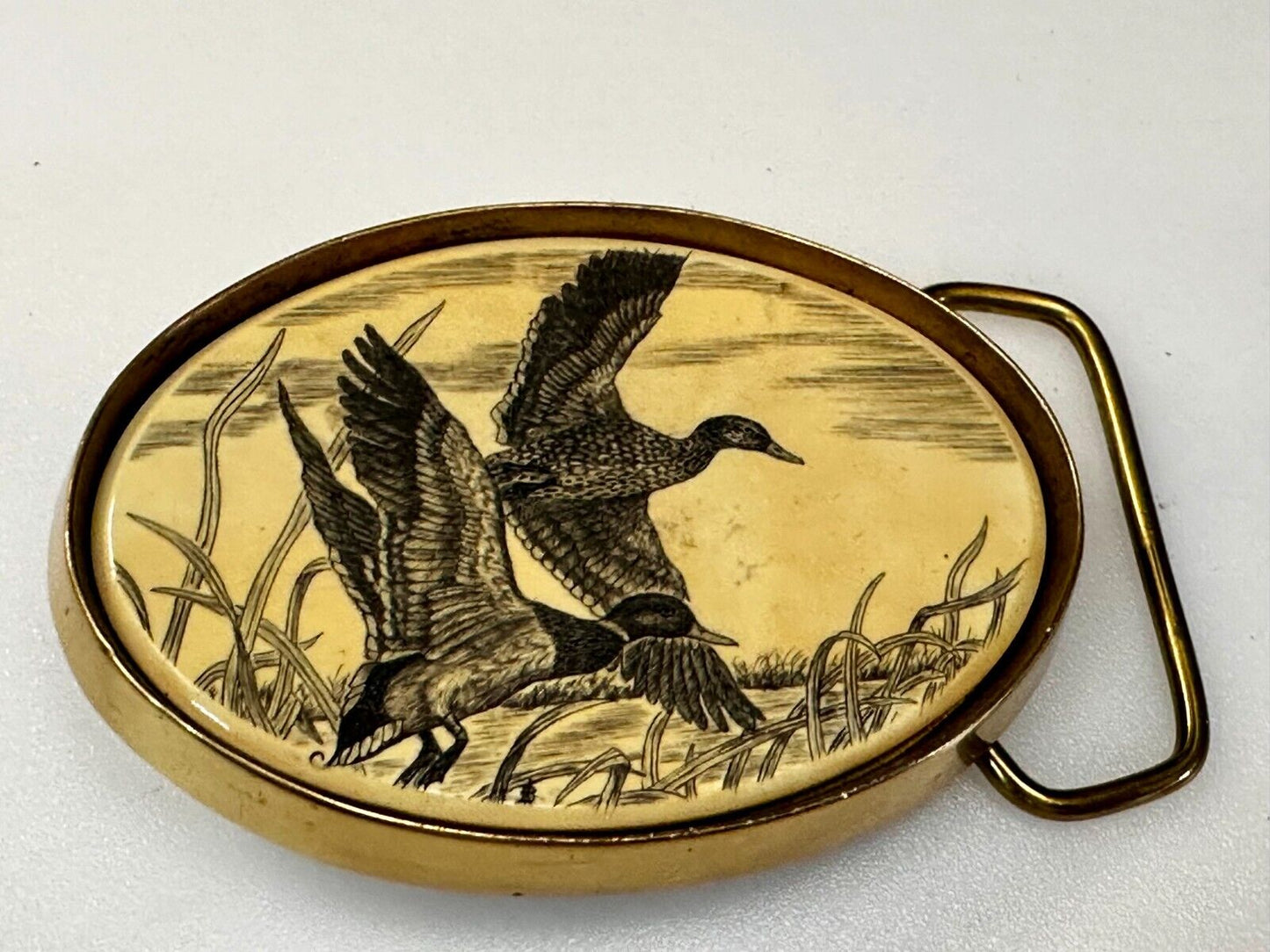 Two Flying Duck Mallards Faux Scrimshaw Solid Brass VTG 1983 Barlow Belt Buckle