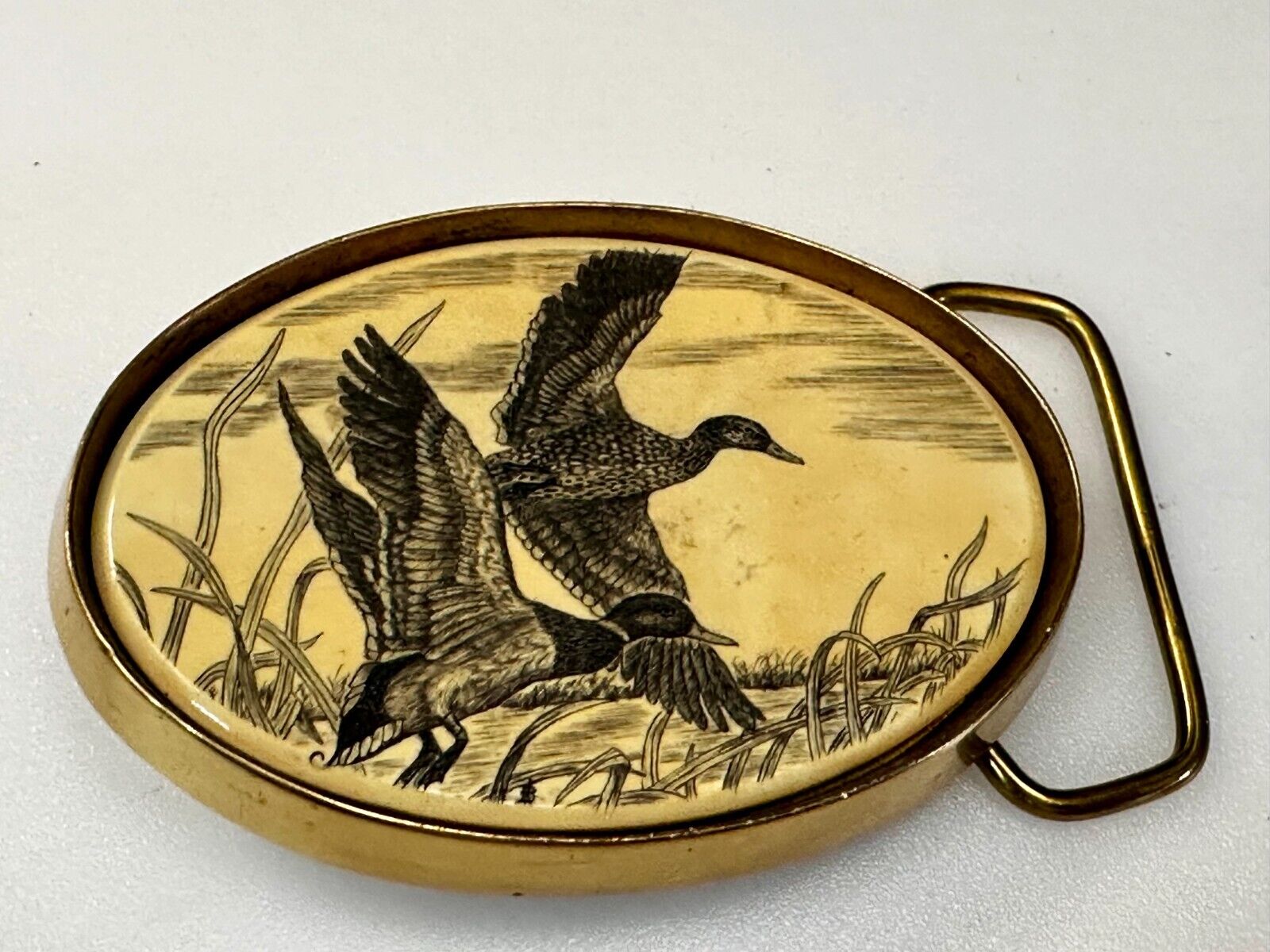 Two Flying Duck Mallards Faux Scrimshaw Solid Brass VTG 1983 Barlow Belt Buckle