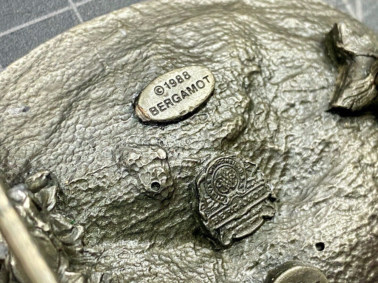 Vintage 1988 EAGLE FLYING HUNTING LANDING 3D BERGAMOT BUCKLE CO MAKER Z-45