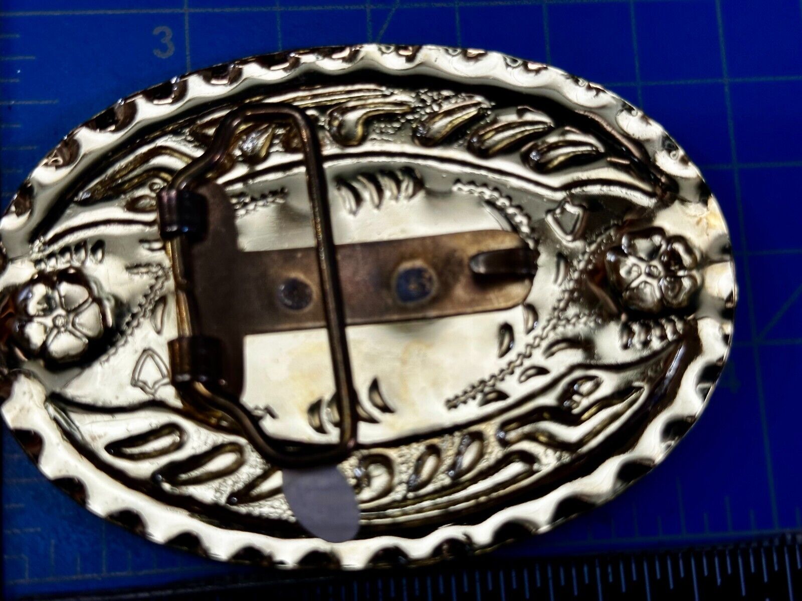 American Bald Eagle Flying Hunting Soaring Ornate Gold Color Western Belt Buckle