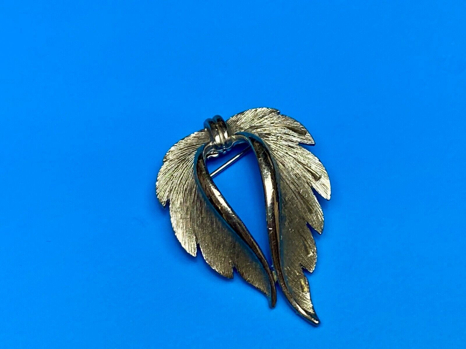 Vintage LEAF shaped silver tone JJ Jonette Brooch pin