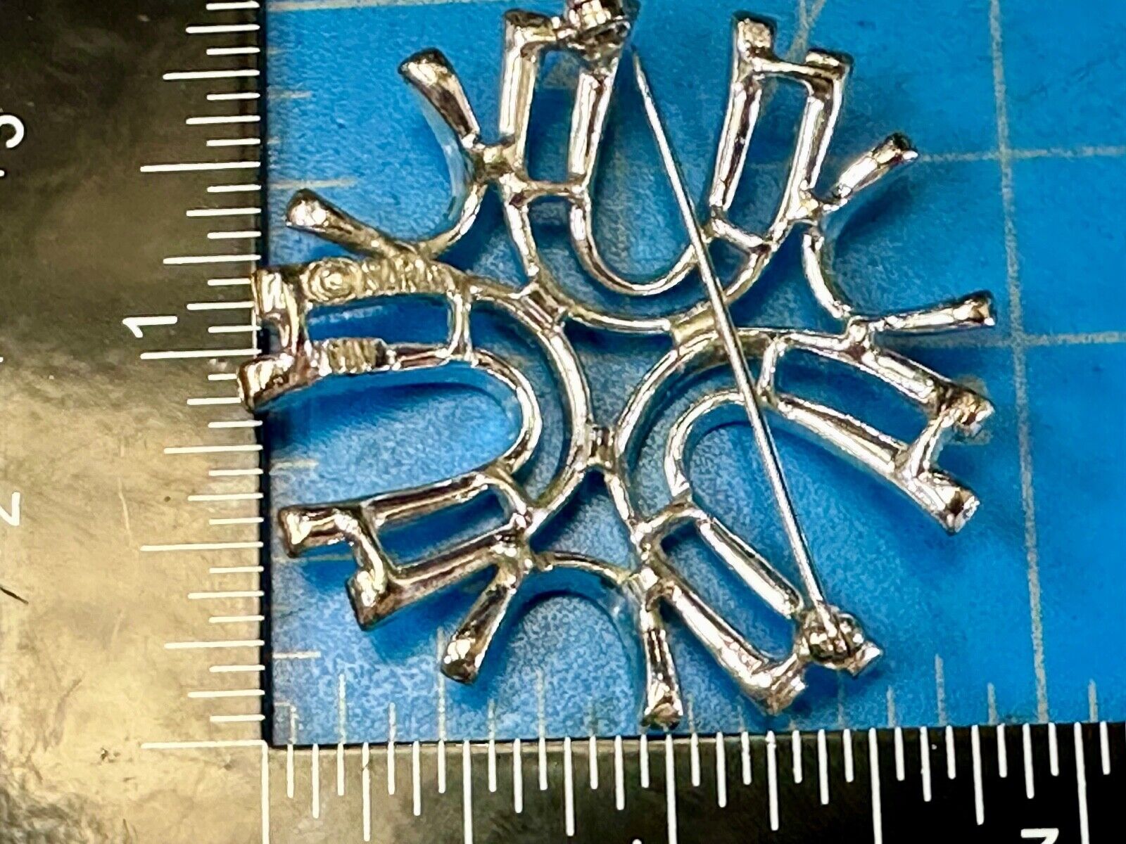 unique see through Sarah Coventry signed silver tone brooch pin