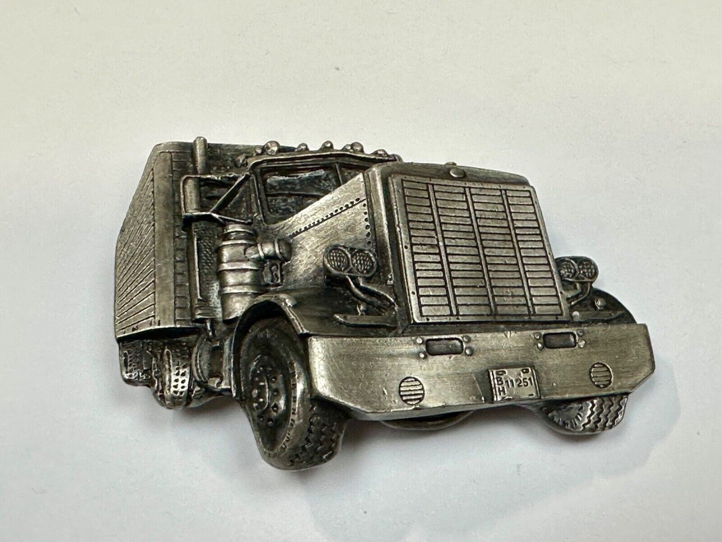 Vintage Cutout SEMI Truck Big Rig Cab USA made belt buckle Y-86