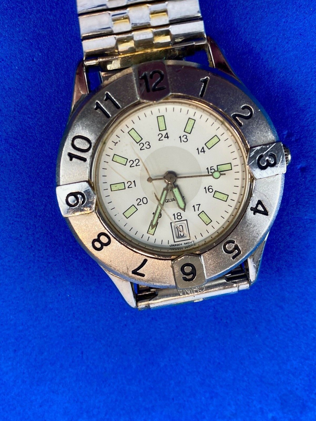 Avon 1" Wide Silver Tone Watch With Date  - Fresh Battery. - Unique Shape 