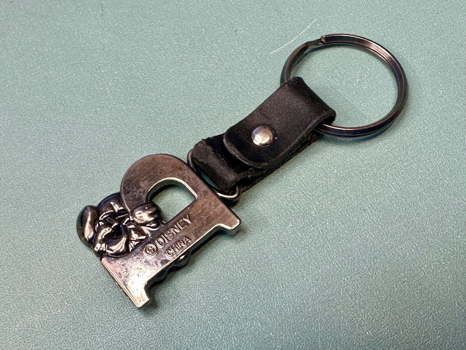 VINTAGE LETTER INITIAL P or B MICKEY MOUSE DISNEY KEYCHAIN LEATHER FOB