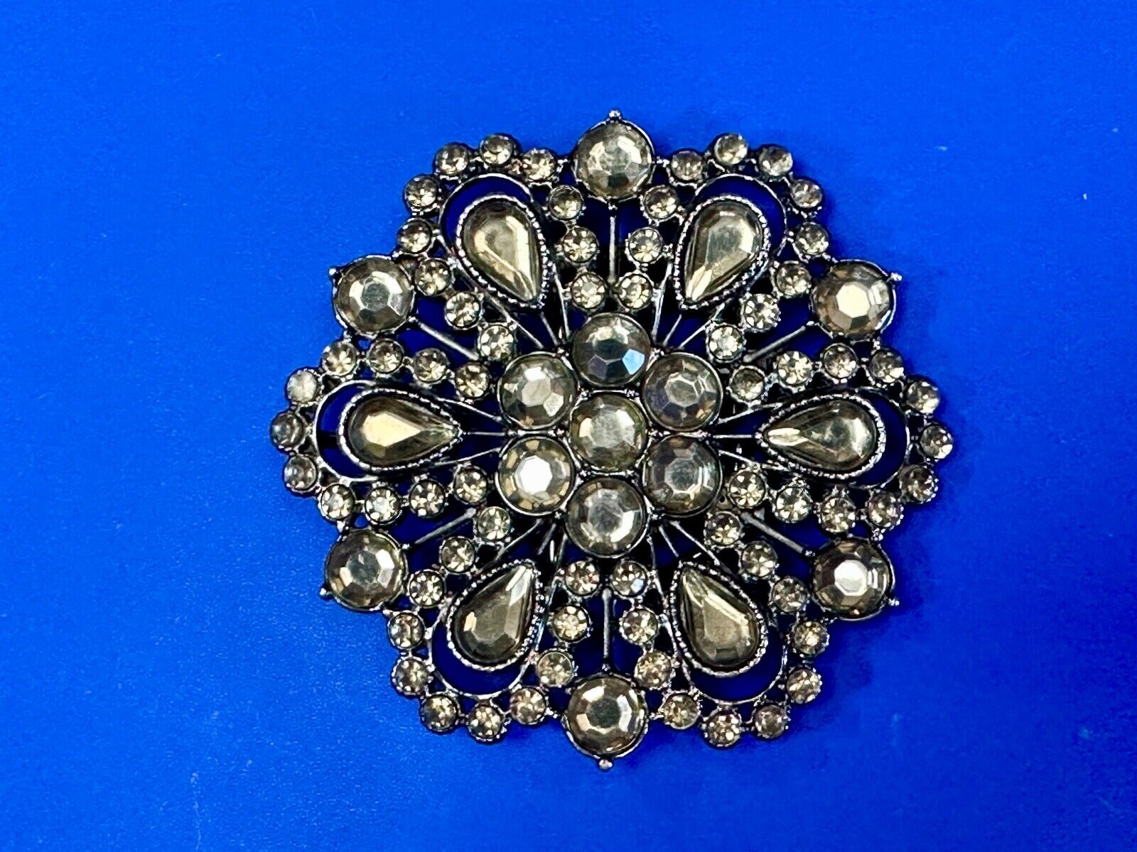 Vintage flowers star burst - multiple rhinestone's covering  belt buckle