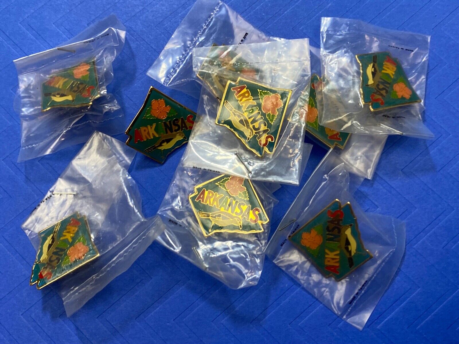 10 LOT Arkansas state flower bird pin - Wholesale Resale Pack