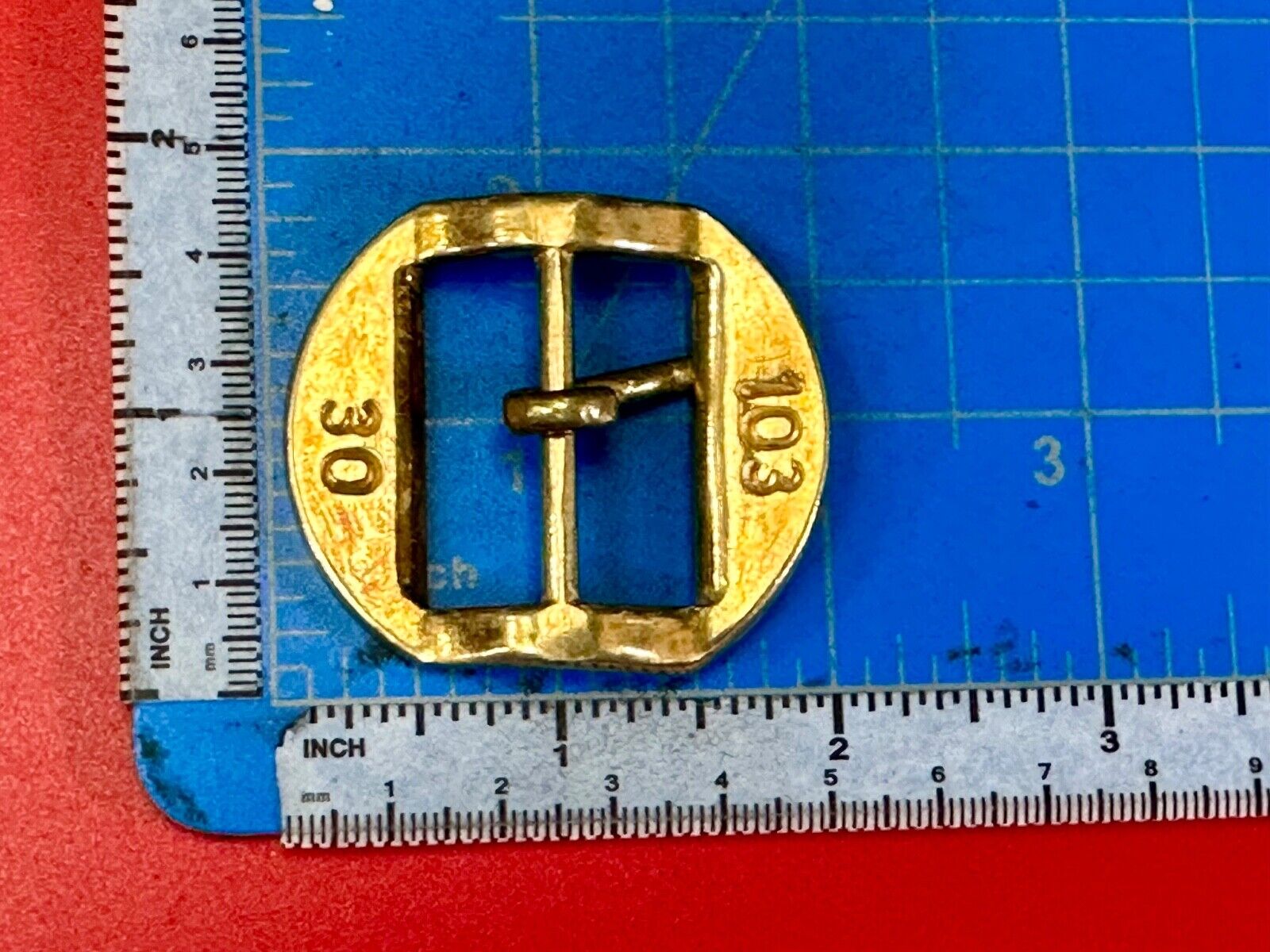 Unique Strange Shape! 103 / 30 2? raised round replacement belt buckle