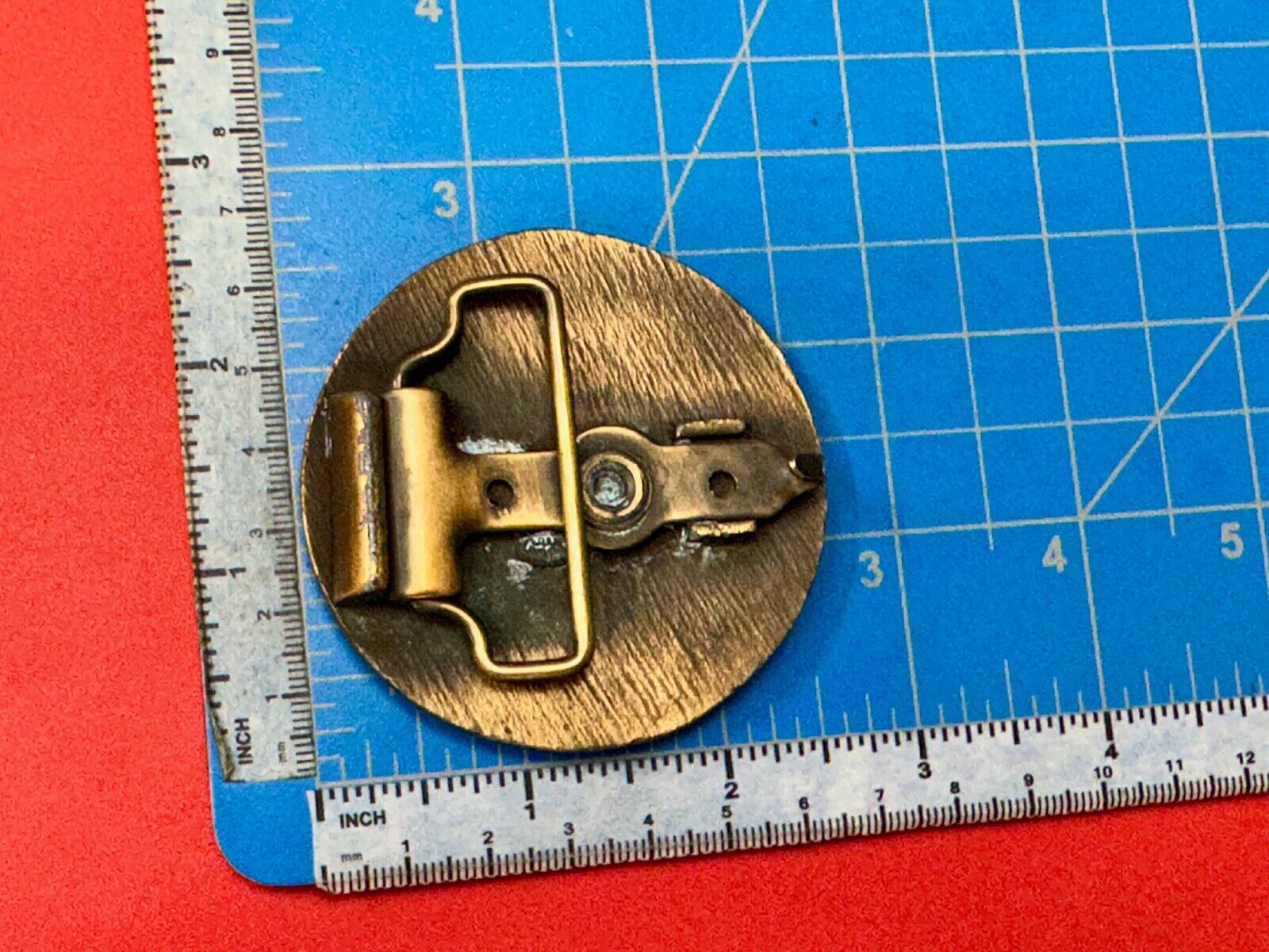 UAW-GM auto workers union round Health & Safety Award belt buckle