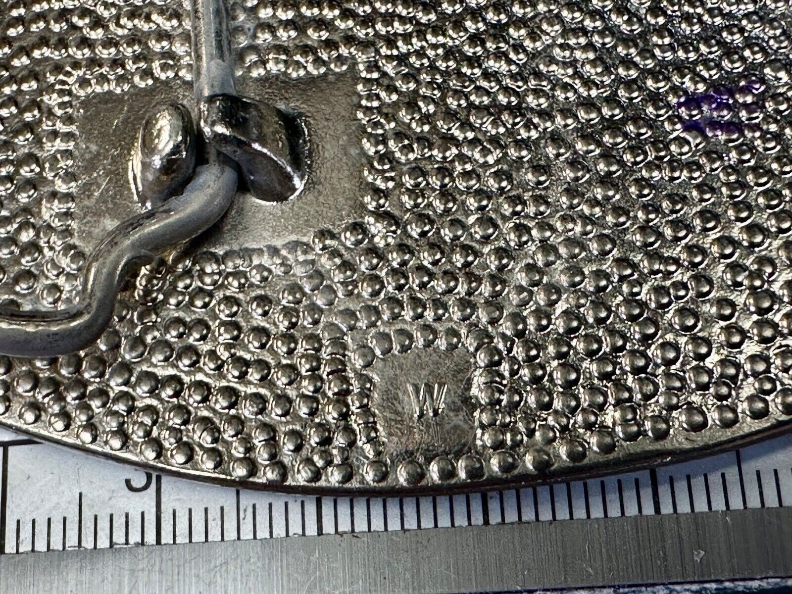 Vintage etched figure 8 pattern oval silver tone belt buckle