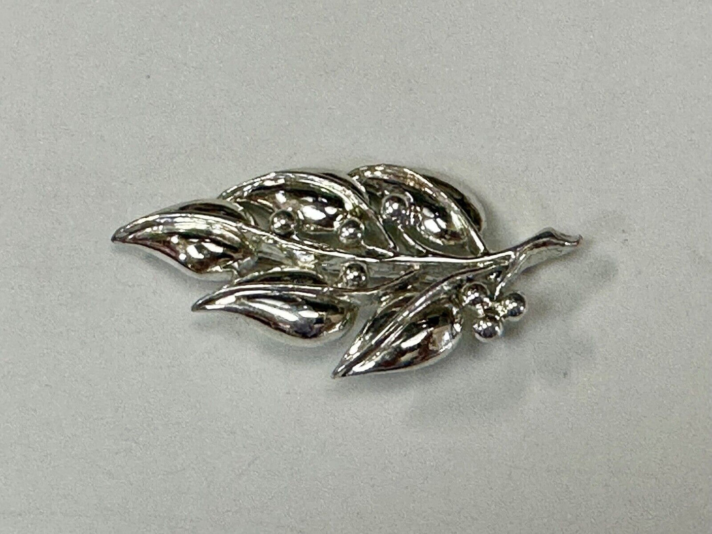 5 Leaf Stem Twig vintage Sarah Coventry signed silver tone brooch pin
