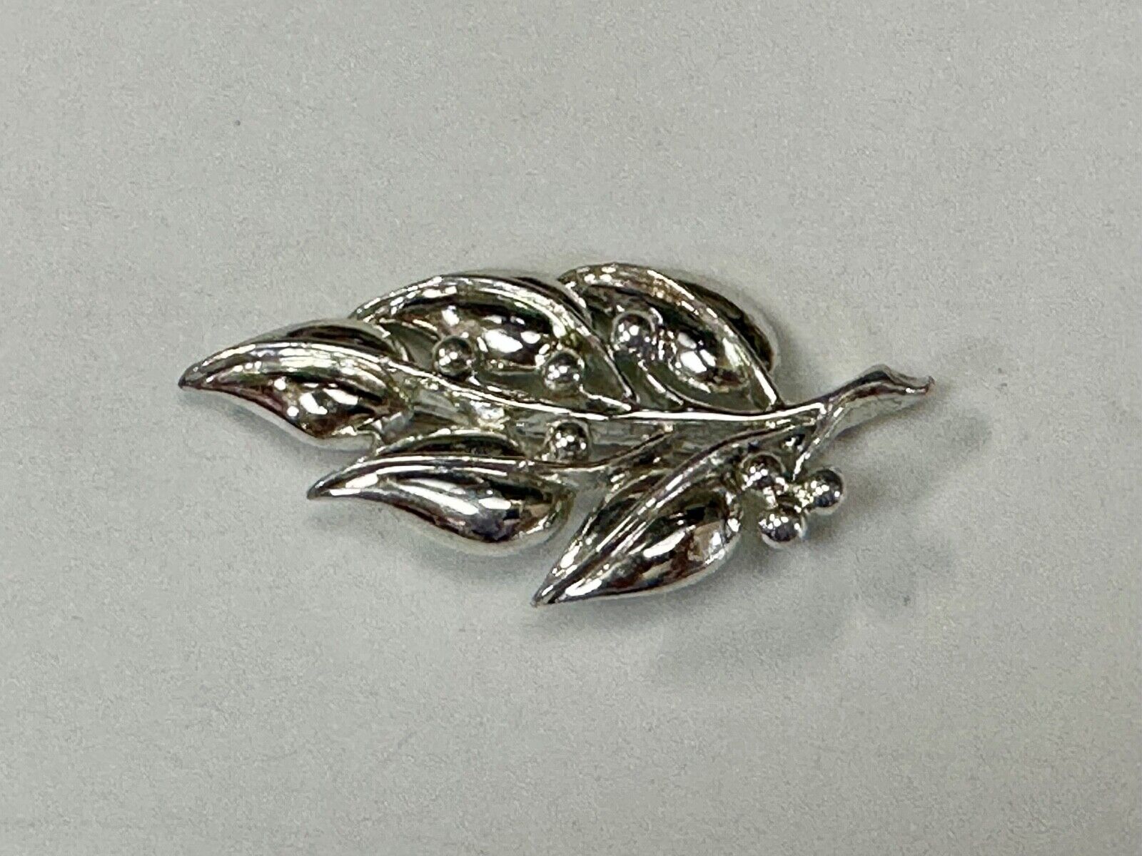 5 Leaf Stem Twig vintage Sarah Coventry signed silver tone brooch pin