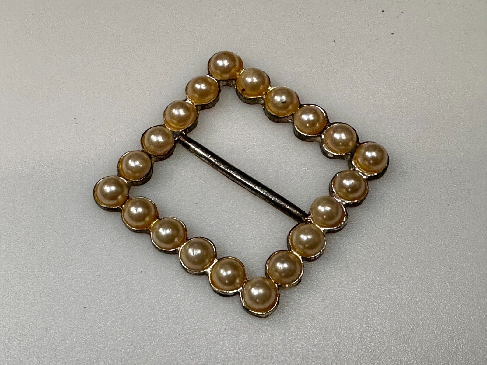 Vintage Faux Pearls Rectangular Gold Tone Plastic Belt Scarf Clip Slide Buckle