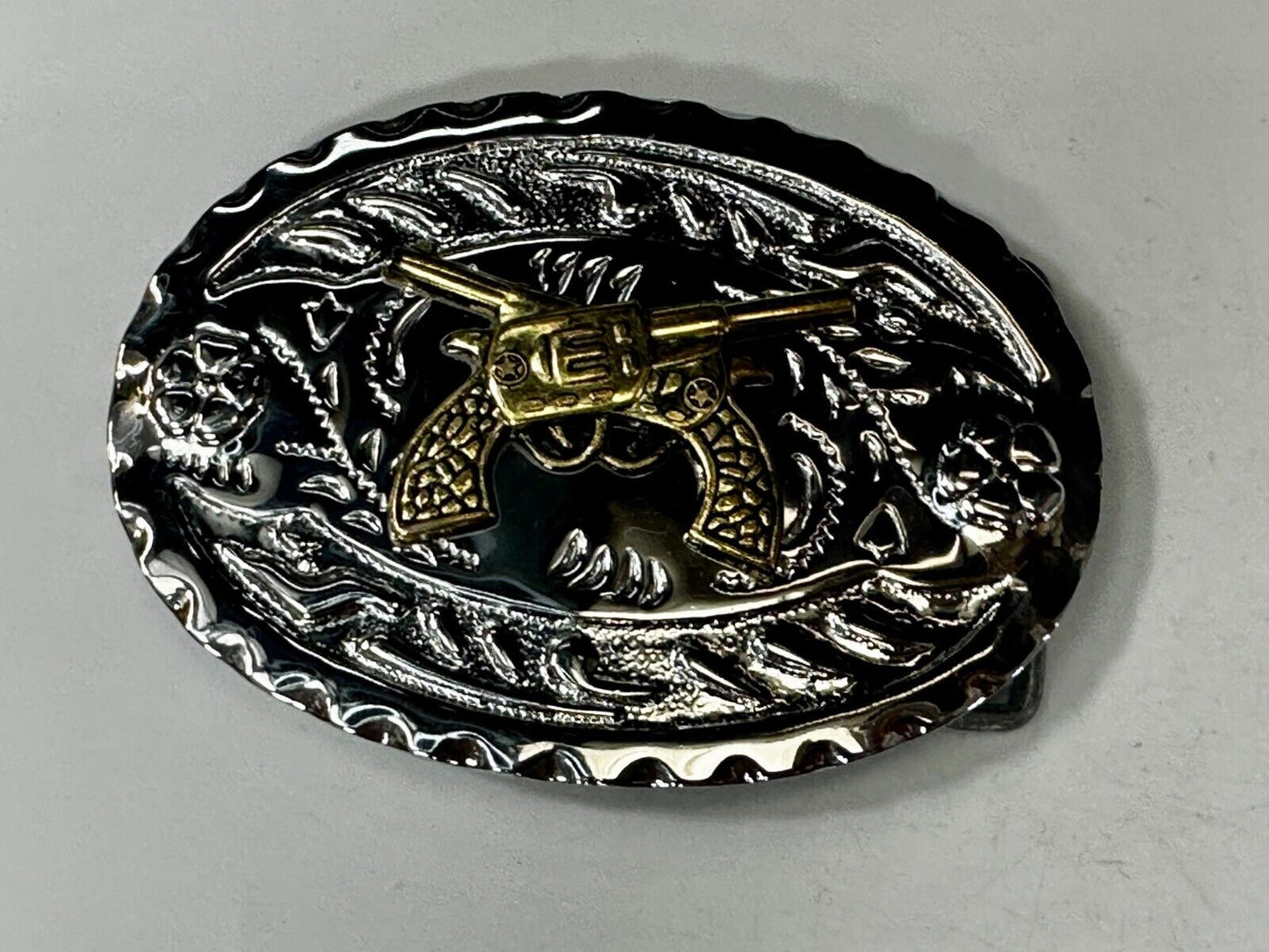 Two Crossed Gun's  Pistols Revolver Six Shooter's Two Tone Western Belt Buckle