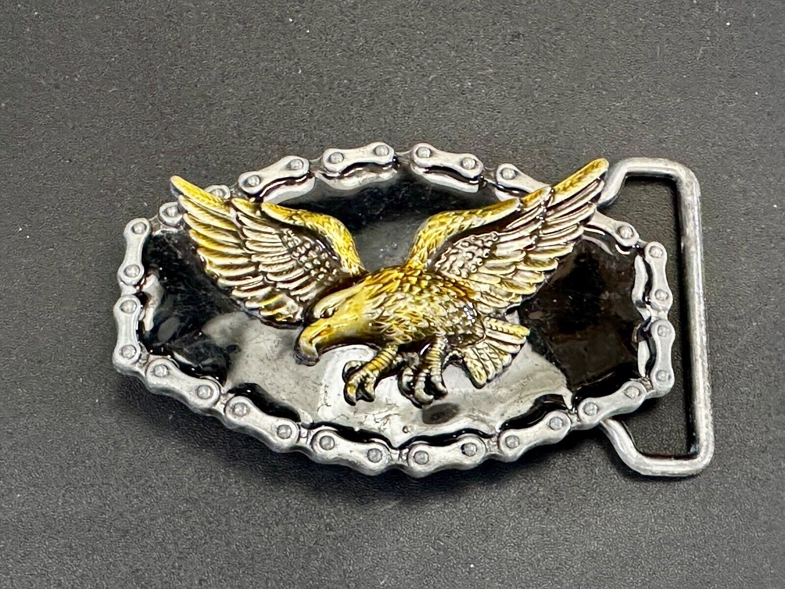 Bikers Patriotic American Eagle Flying Hunting Vtg. belt buckle w/ chain boarder