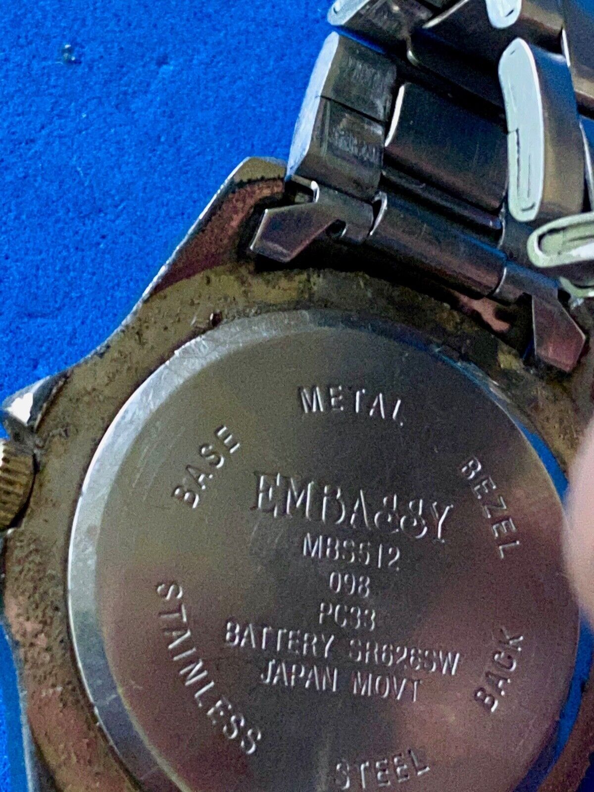 Vintage EMBASSY M8S512 WATCH with Day Date - fresh battery 
