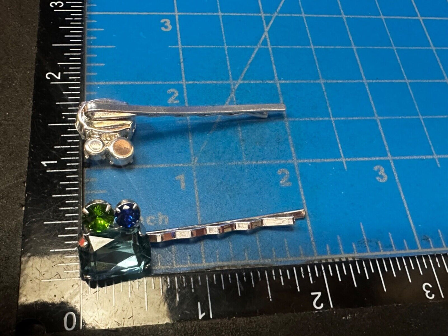 Avon Hair Barrett's 2012 Presidents Club NOS Dual Pair Set of 4 NOS Pins