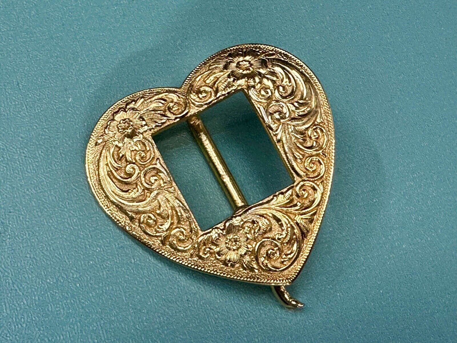 Tiny Gold tone heart shaped western ornate flower swirl belt buckle