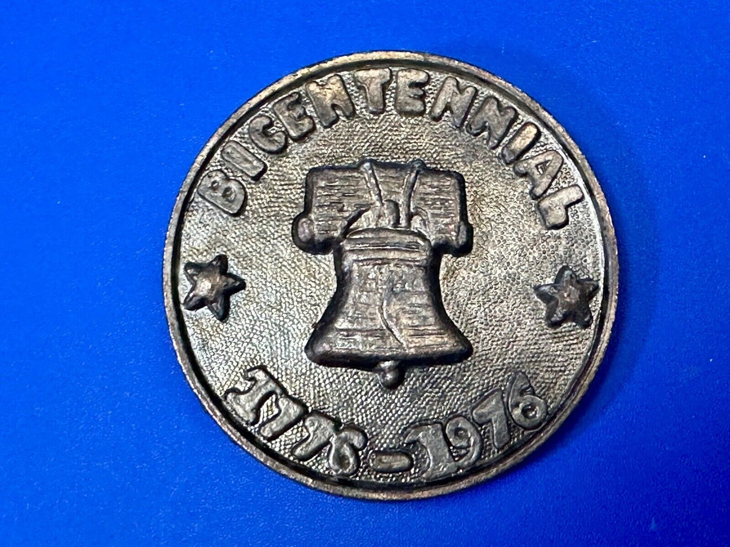 Vintage Liberty Bell Bicentennial 1976 round belt buckle