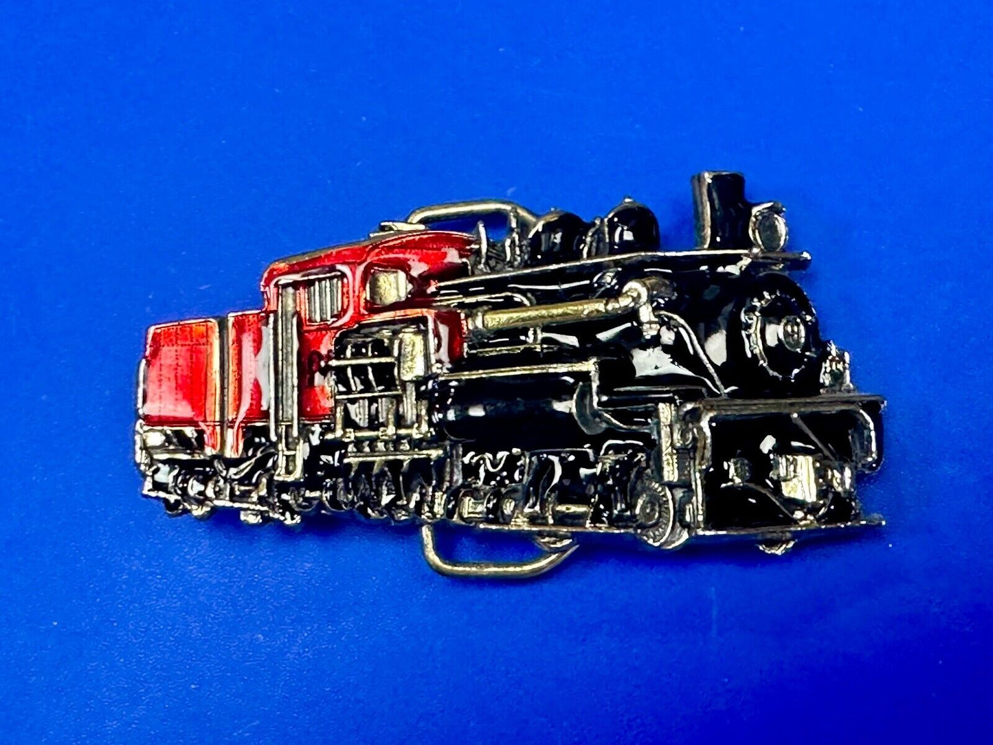 Train Rail Road Steam Engine Through cutout 1983 Great American belt buckle